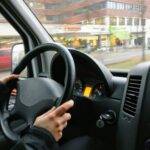 Czy opłaca się wynająć firmę do przewozu mebli zamiast organizować transport samodzielnie? Czy opłaca się wynająć firmę do przewozu mebli
